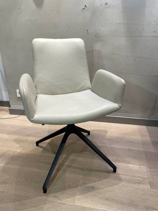 Tiado furniture Armlehnenstuhl MERLO